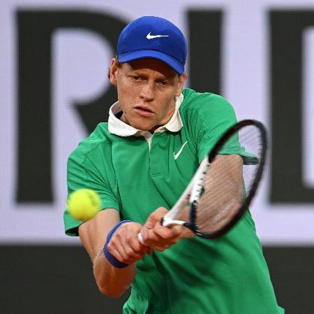 　男子シングルス４回戦でアンドレイ・ルブレフを下したヤニク・シナー＝パリ（ゲッティ＝共同）