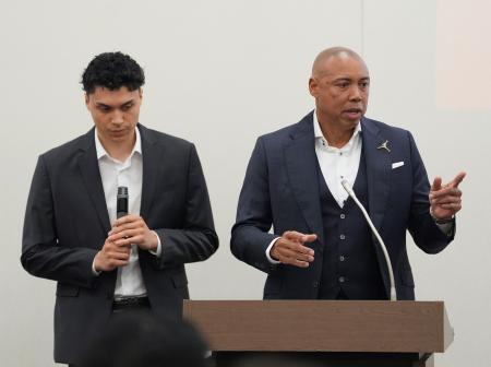 強い日本代表「取り戻す」　バスケ女子のコーリー監督