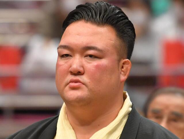 元稀勢の里　元白鵬の退職を残念がる