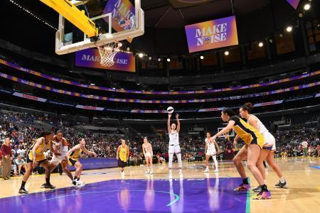 　米ロサンゼルスのクリプト・ドットコム・アリーナ（ＮＢＡＥ・ゲッティ＝共同）