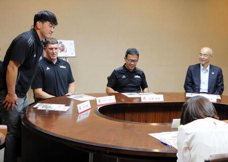 リーグワン３位の神戸が兵庫県庁訪問　阪神・淡路大震災３０年で初プレーオフ　李承信「声援に後押しされた」