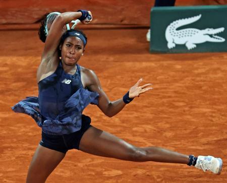 　女子シングルス準決勝でプレーするコリ・ガウフ＝パリ（共同）