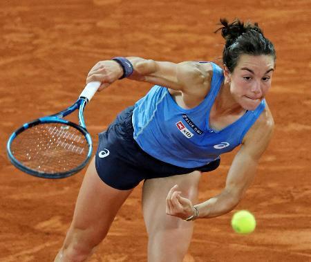 　女子シングルス準決勝でプレーするロイス・ボワソン＝パリ（共同）