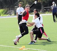 　実戦練習に励むフラッグフットボール女子日本代表