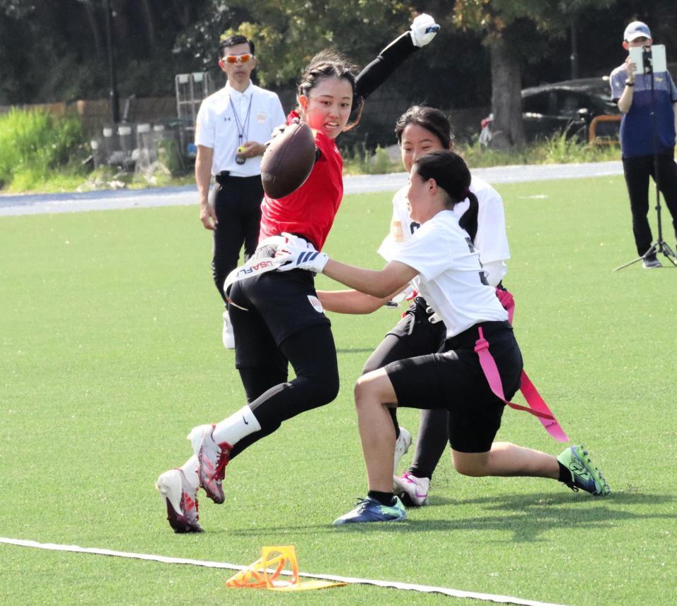 　実戦練習に励むフラッグフットボール女子日本代表