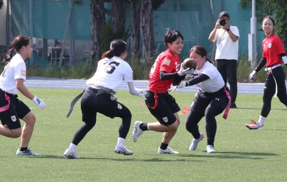 　練習を公開したフラッグフットボール女子日本代表