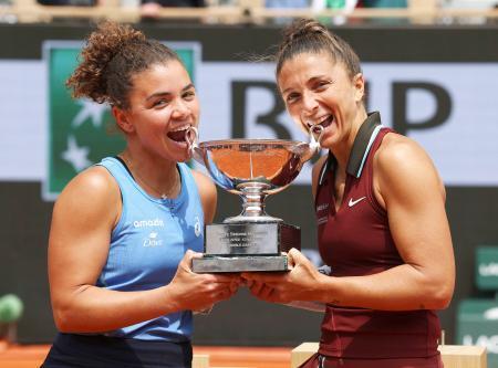 アルカラス、逆転勝ちで２連覇　全仏テニス最終日