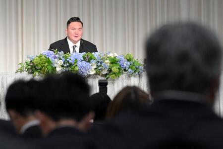 　報道陣の前で今後について語る白鵬翔氏（撮影・伊藤笙子）
