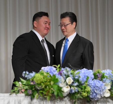 【写真】顔が真っ赤に紅潮　会見で無念さをにじませる白鵬翔氏