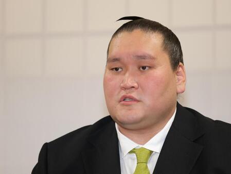 　思いを話す伊勢ケ浜親方（撮影・西岡正）