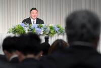 　報道陣の前で今後について語る白鵬翔氏（撮影・伊藤笙子）