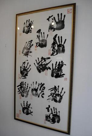　ＳＵＭＯＬＡＮＤ店内に展示される歴代横綱の手形