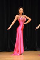 　ドレス姿で魅せる寺内選手