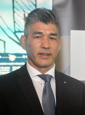 　国際柔道連盟理事に就任し、取材に応じる井上康生氏＝１１日、ブダペスト（共同）