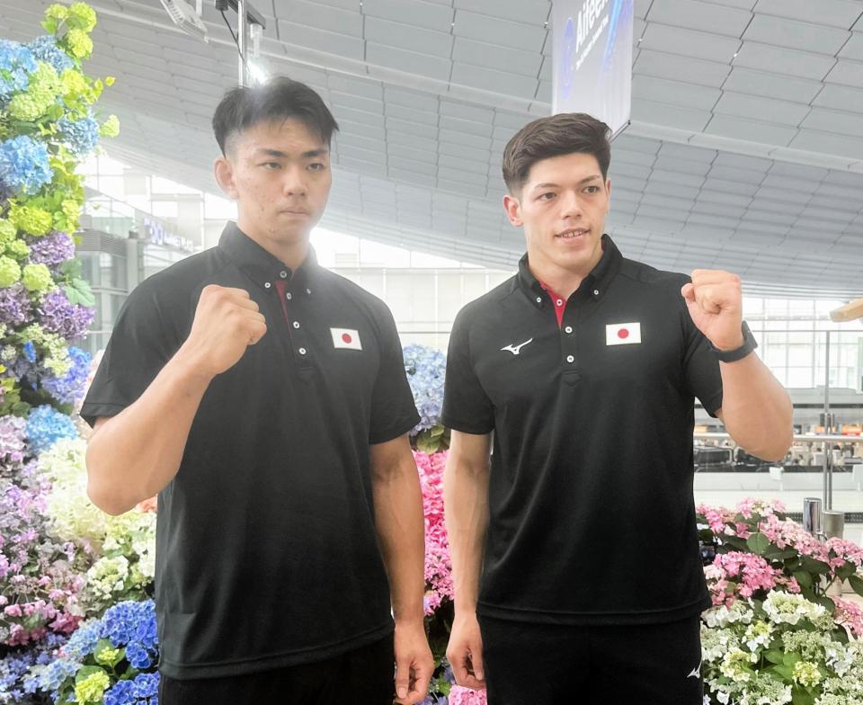 　世界選手権に出発した村尾三四郎（右）、新井道大