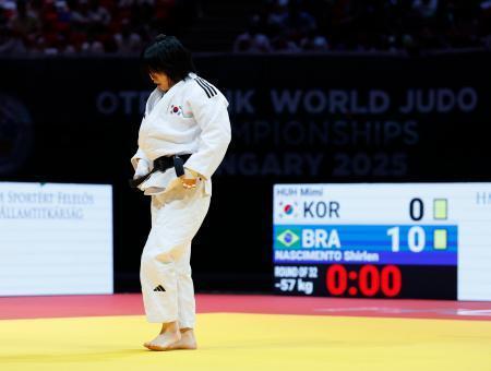 　女子５７キロ級２回戦で敗れた韓国の許海実＝ブダペスト（共同）