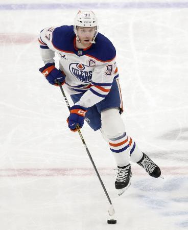 　オイラーズのマクデービッド＝１月、ピッツバーグ（ＵＳＡトゥデー・ロイター＝共同）