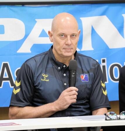 　監督就任会見に出席したソウバク監督