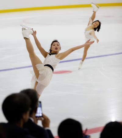 神戸にスケートリンク開業　フィギュア坂本ら初滑り