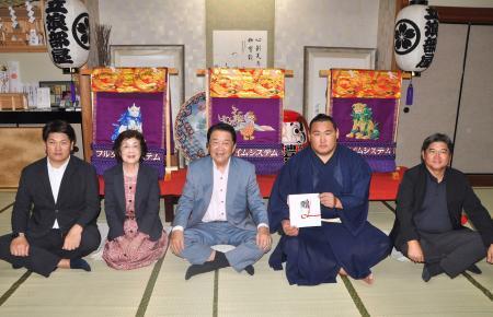 豊昇龍、新会場での優勝に意欲　名古屋場所へ、化粧まわし贈呈も