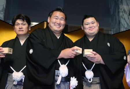 豊昇龍「毎日成長する」と心境　横綱昇進披露に１１００人