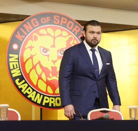 　新日本プロレス入団を発表したウルフ・アロン（撮影・金田祐二）