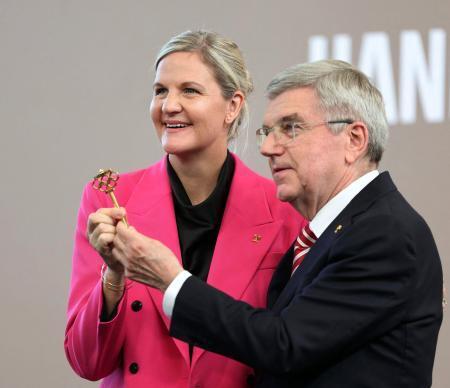 ＩＯＣ、コベントリー氏が就任へ　新旧会長引き継ぎ式