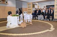 　音羽山部屋で行われた部屋開き。前列中央は音羽山親方