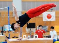 　強化合宿で練習する角皆友晴