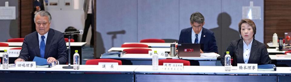 　ＪＯＣの理事会に臨む田嶋幸三氏（左）と橋本聖子氏