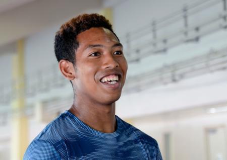 　練習後、取材に応じる陸上男子のサニブラウン・ハキーム＝２７日、宮崎市