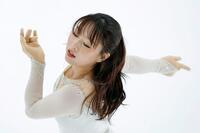 　アイスショーで演技する樋口新葉