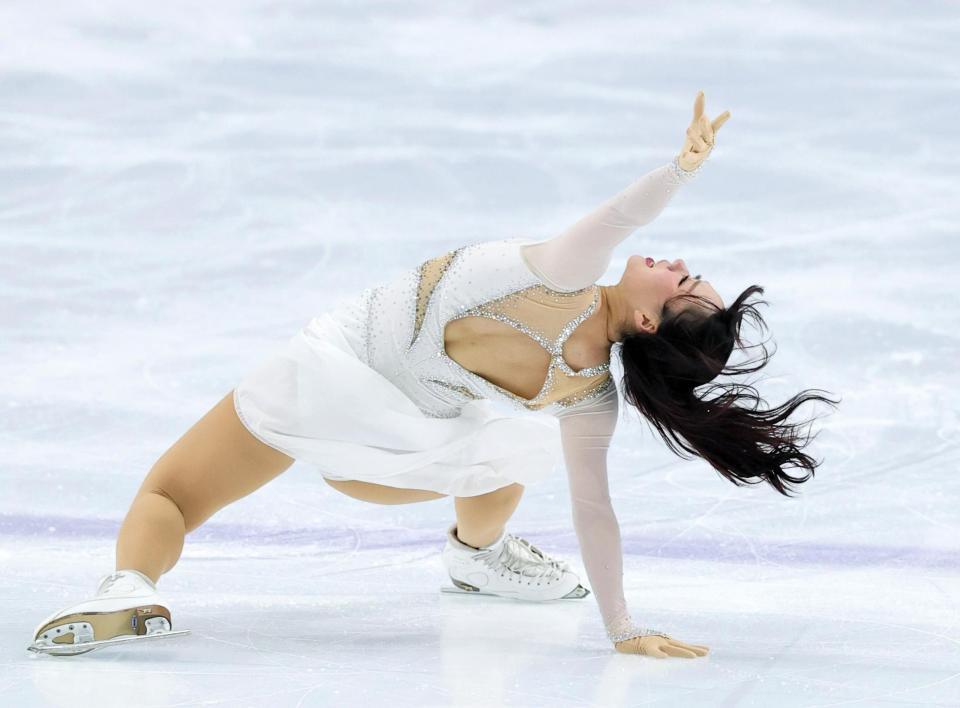 　新プログラムを披露する樋口新葉