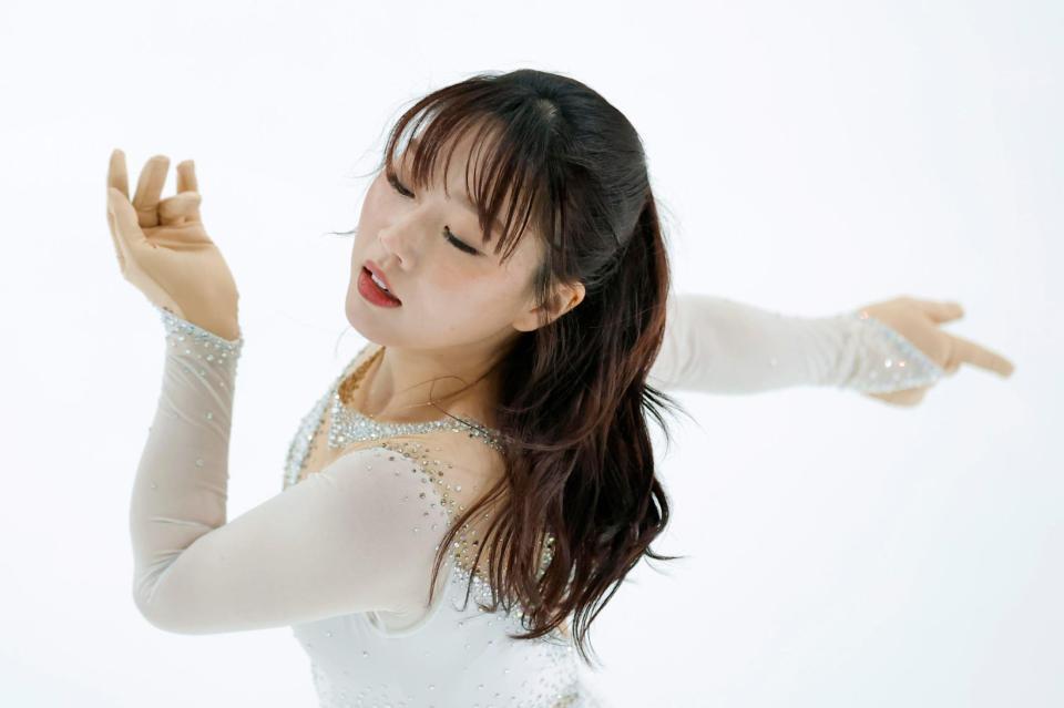 　アイスショーで演技する樋口新葉