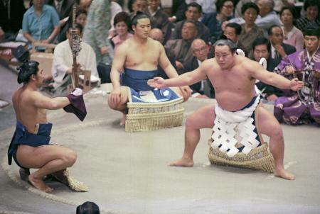 三つぞろい化粧まわしの再会熱望/スポーツ/デイリースポーツ online