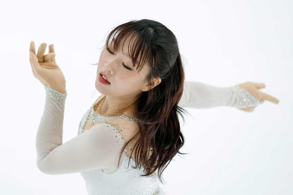 　アイスショーで演技する樋口新葉