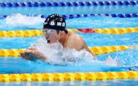 　早慶対抗水上大会の男子２００メートル平泳ぎに出場した深沢大和＝２９日、東京アクアティクスセンター