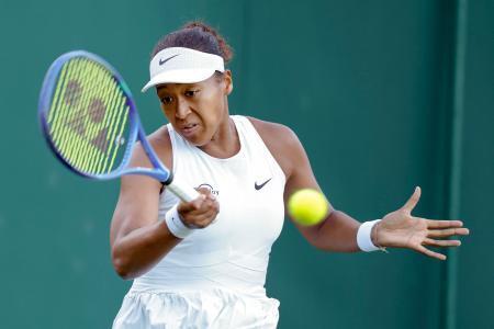 　女子シングルス１回戦でプレーする大坂なおみ＝ウィンブルドン（共同）