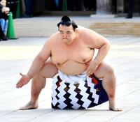 　奉納土俵入りを行う稀勢の里＝明治神宮（撮影・中田匡峻）