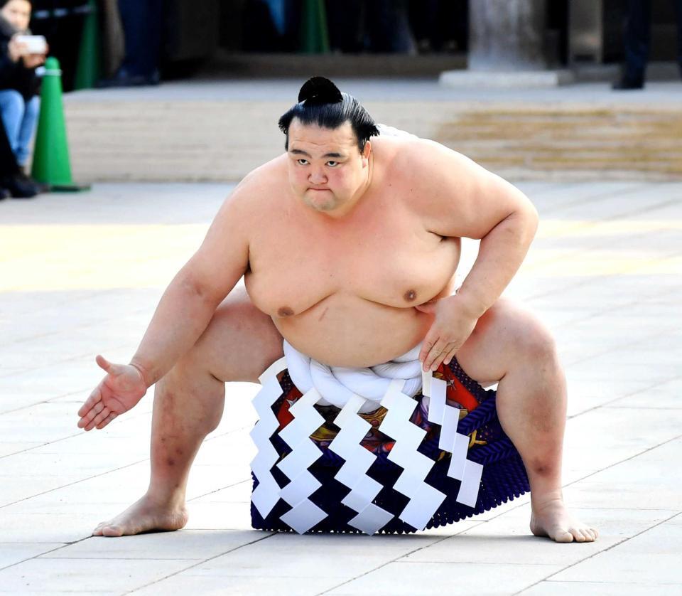 　奉納土俵入りを行う稀勢の里＝明治神宮（撮影・中田匡峻）