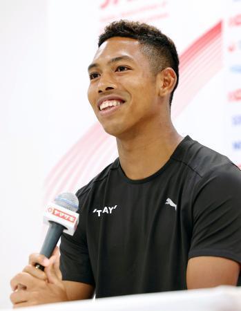 　陸上の日本選手権開幕を前に記者会見するサニブラウン・ハキーム＝３日、東京・国立競技場（代表撮影）