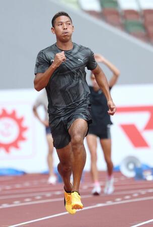 　陸上の日本選手権開幕を前に、練習するサニブラウン・ハキーム（代表撮影）