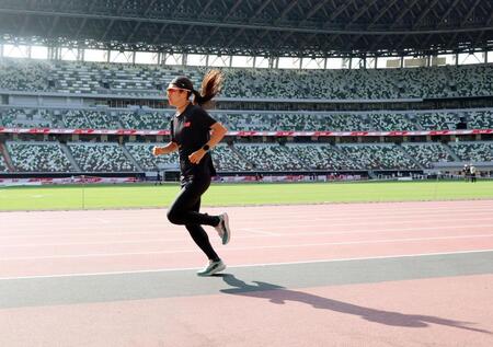 　陸上の日本選手権開幕を前に、練習する田中希実（代表撮影）