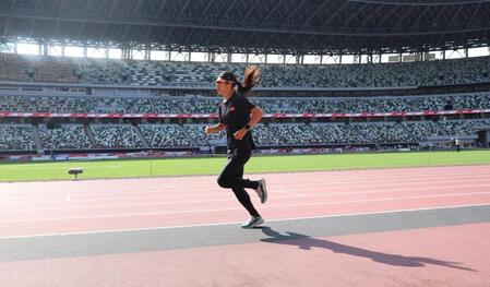 　練習する田中希実（代表撮影）