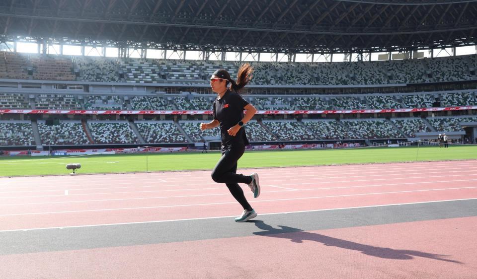 　練習する田中希実（代表撮影）