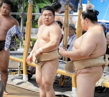 　琴桜に声をかけられる藤ノ川