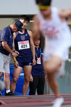 　男子１００メートル予選　不正スタートで失格となった柳田大輝（奥中央）