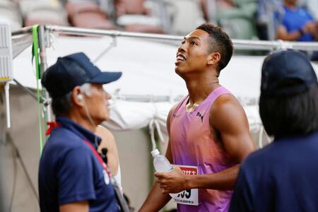 男子１００メートル予選で敗退し、引き揚げるサニブラウン・ハキーム