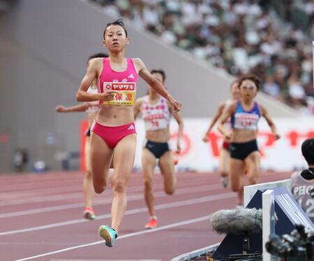 　女子８００メートル予選を突破した久保凛（撮影・石井剣太郎）