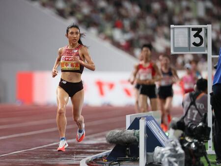 　女子５０００メートル決勝に臨む田中希実（撮影・石井剣太郎）